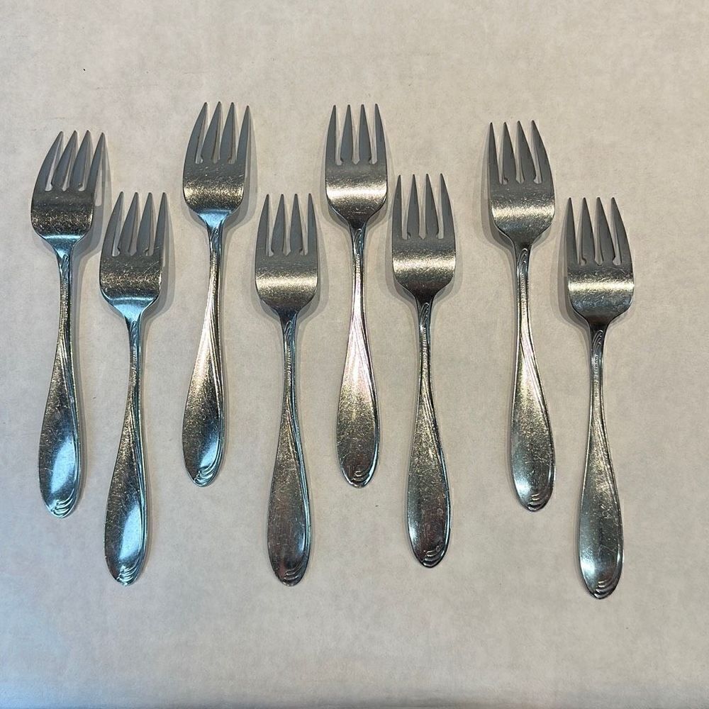 Oneida Stainless Salad Forks Scroll Pattern Lot Set 8 - Picture 3 of 4